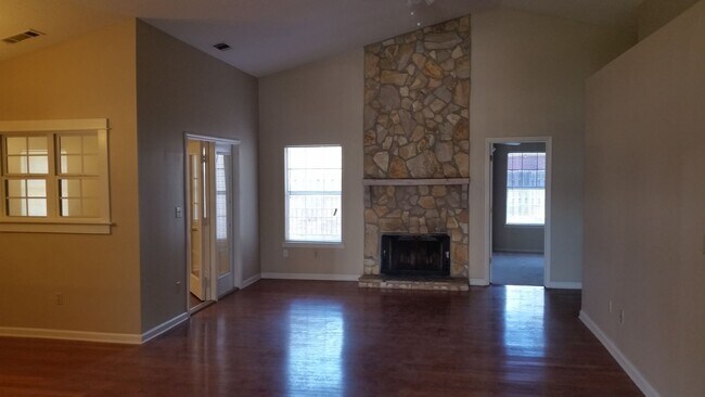 Building Photo - GA Town Home