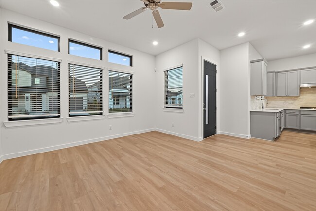 Building Photo - 1111 Mercantile St