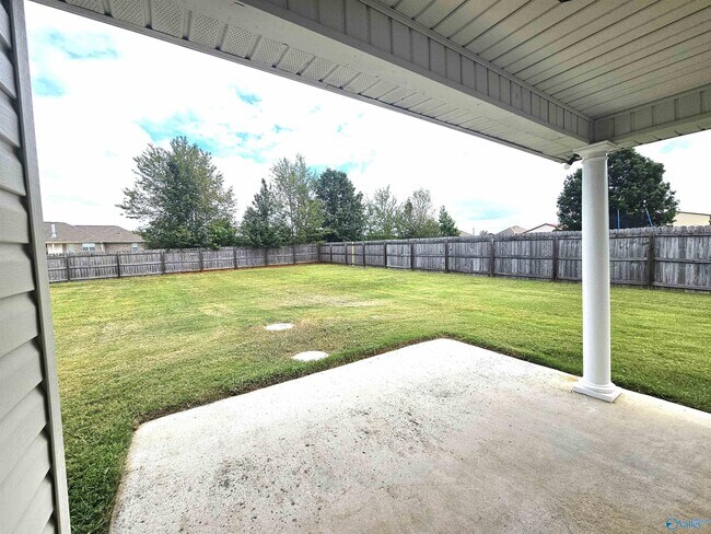 Building Photo - 385 Robinson Rd