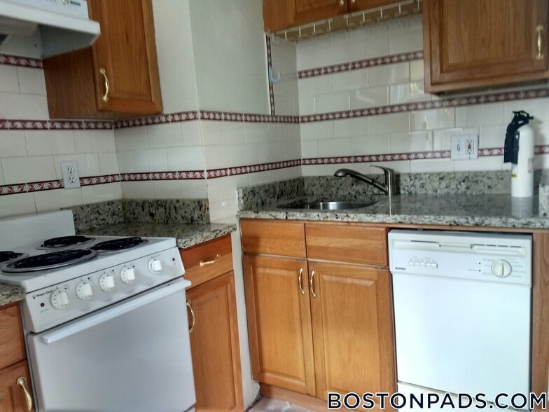 Building Photo - 208 Winthrop Rd