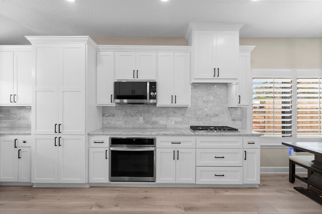 Building Photo - 28814 Holly Hill Dr