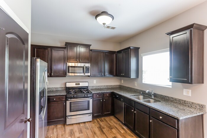 Building Photo - 1048 Regency Dr NW