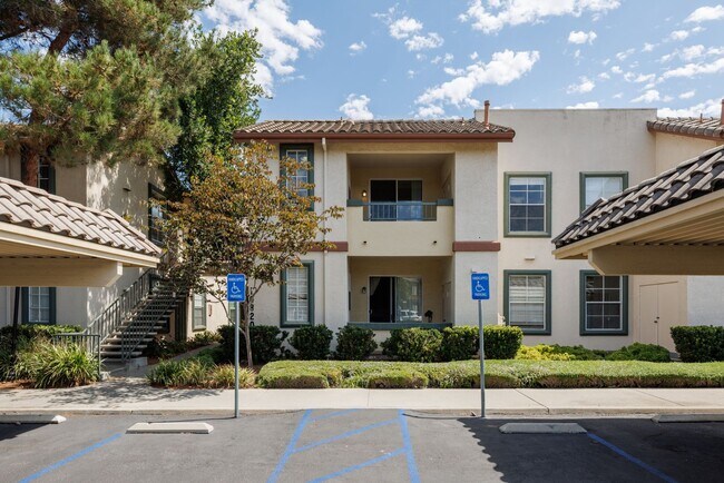 Building Photo - ? Spacious 2 Bedroom / 2 Bath Condo in Sab...