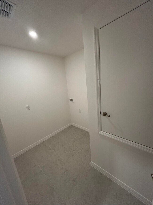 Building Photo - 1355 Kylar Dr NW