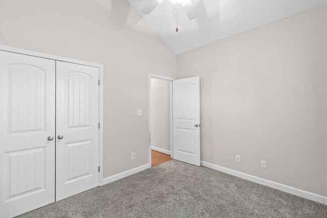Building Photo - 720 Camwheel Dr