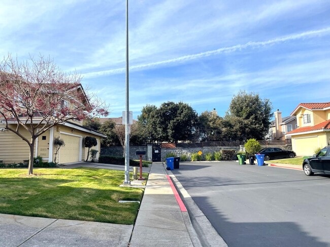 Building Photo - 4176 Bell Common