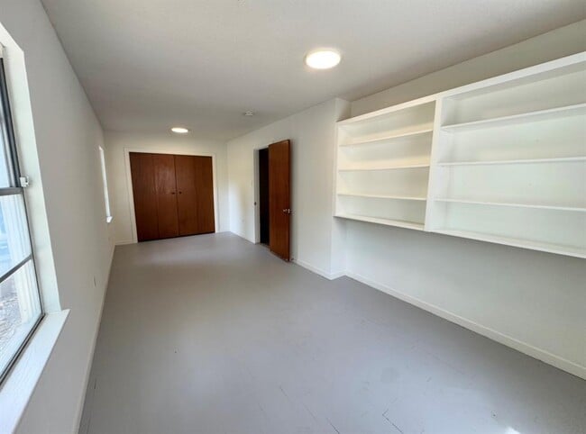 Building Photo - 406 Swanee Dr