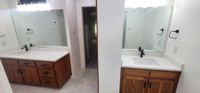 Building Photo - 5803 Thoreau Ln