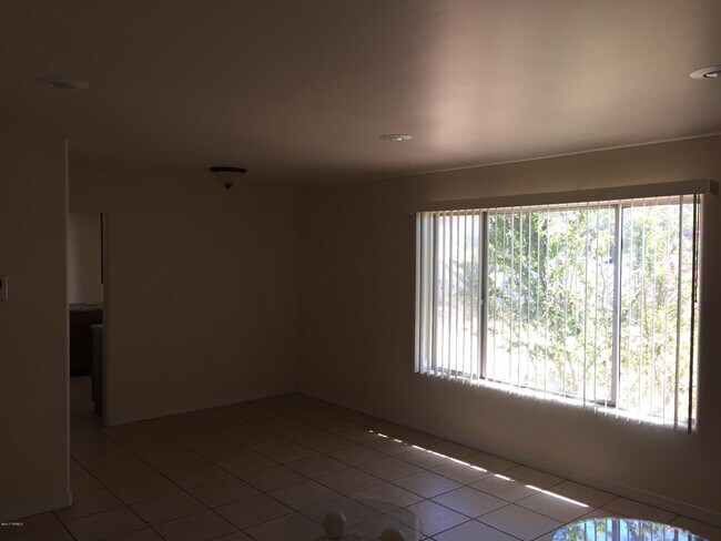 Building Photo - 7840 N Rasmussen Ave