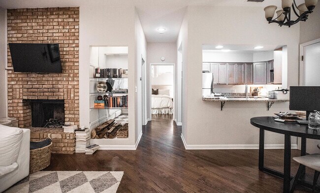 Building Photo - 816 N Dearborn St