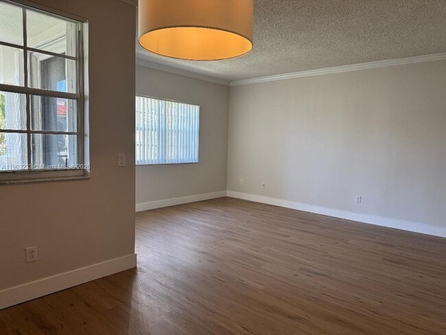 Building Photo - 3245 NE 184th St