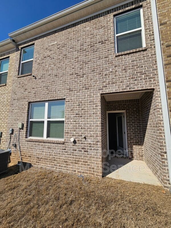 Building Photo - 611 Dairy Dr