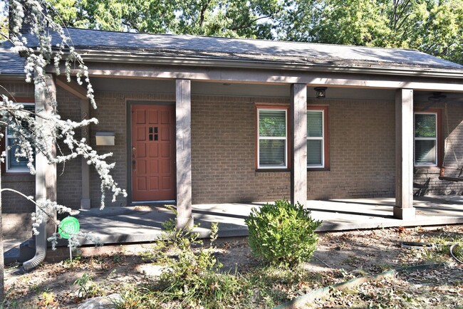 Building Photo - Remodeled bungalow in the heart of Mid-town