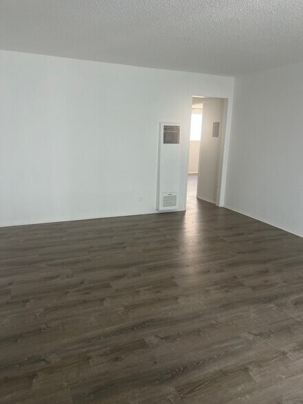 Building Photo - 3444 Mentone Ave