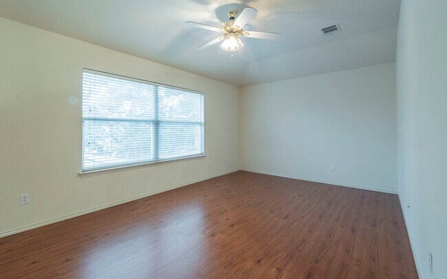 Building Photo - 2811 Hannah Kay Ln