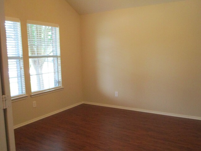 Building Photo - $1950 / 3br – 1835 ft2 - 3/2/2 w/Office re...