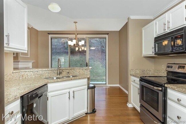 Building Photo - 516 Newburne Pointe