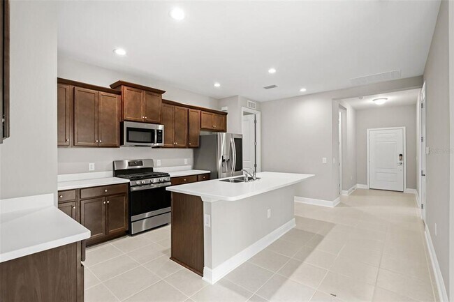 Building Photo - 10072 Lake Wales Cir