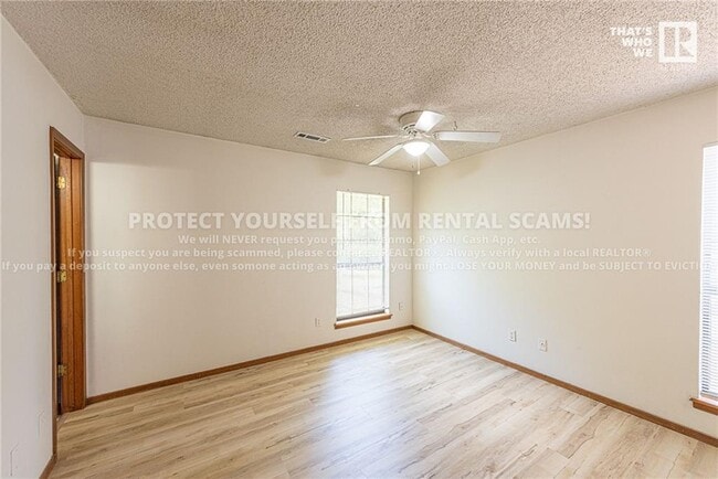 Building Photo - 424 E Malinda Dr