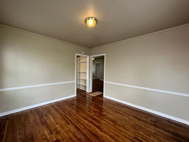 Building Photo - 1144 S Vandalia Ave