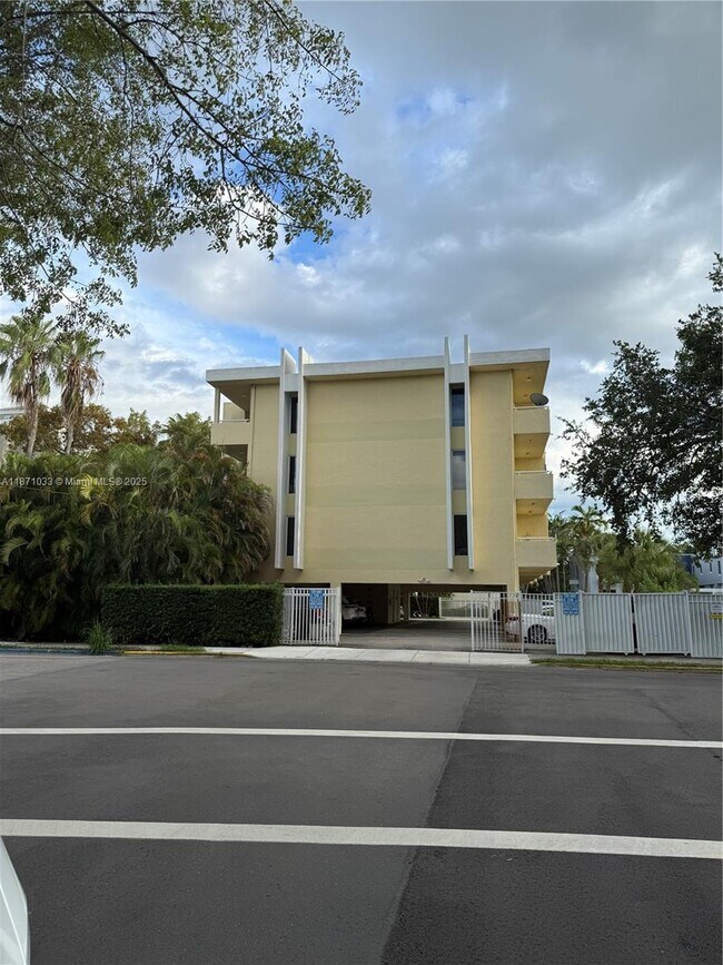 Building Photo - 5839 SW 74th Terrace