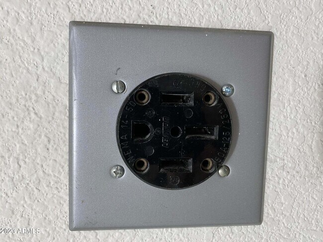 Building Photo - 3633 N 3rd Ave