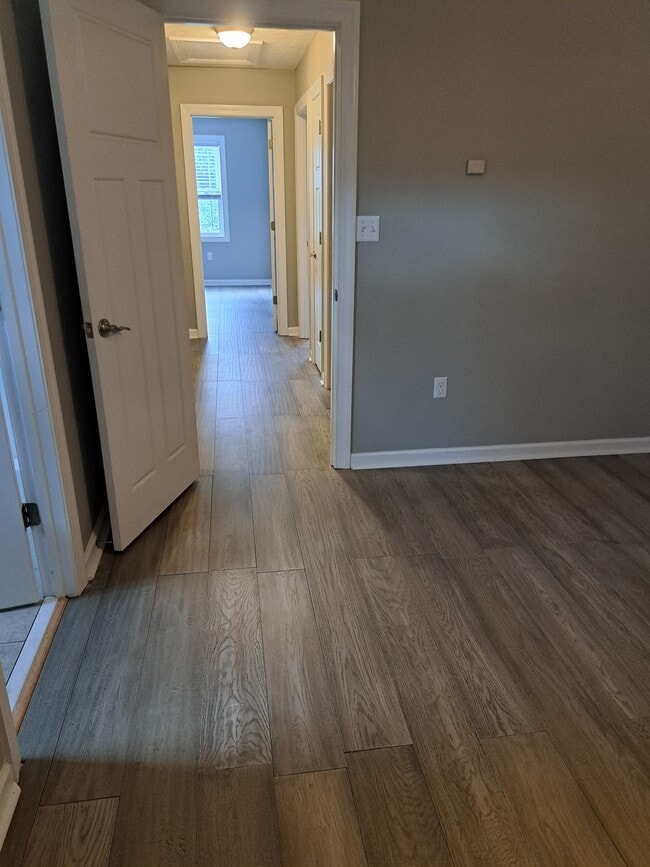 Building Photo - 202 Capital St