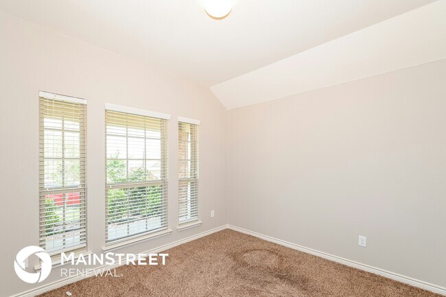 Building Photo - 571 Kara Dr