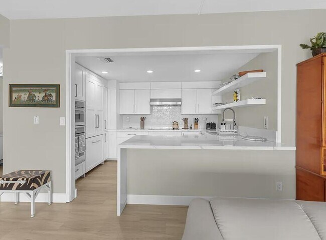 Building Photo - 910 Island Dr