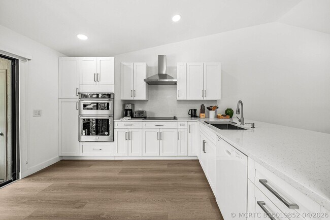 Building Photo - 13105 Belhaven Ct
