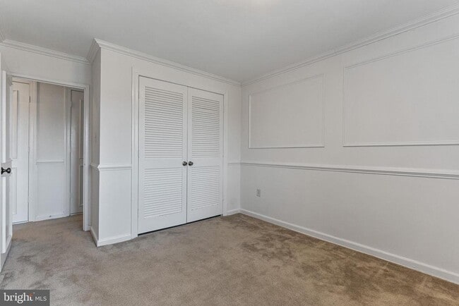 Building Photo - 1300 S Arlington Ridge Rd