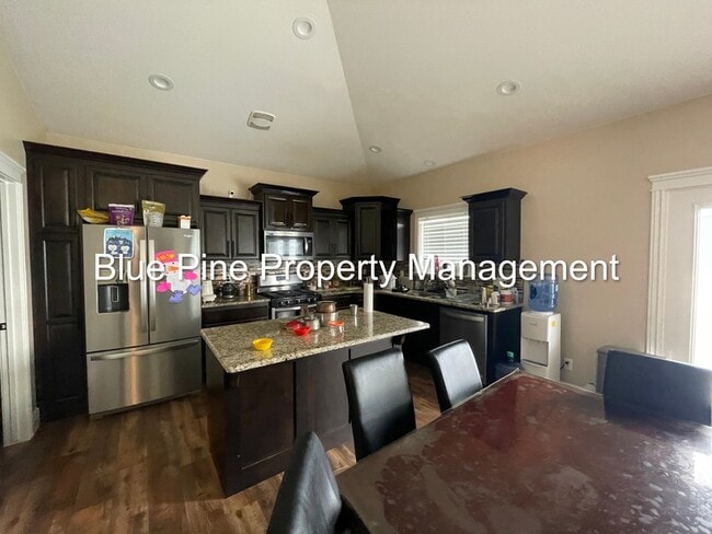 Building Photo - 705 Wilshire Pl
