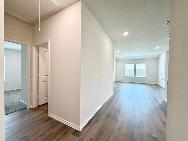 Building Photo - 1116 Riverbrook Ln