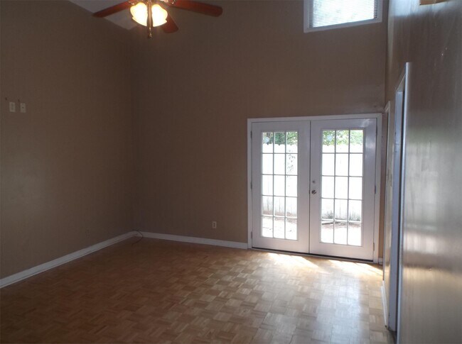 Building Photo - 5 Crestwood Cir