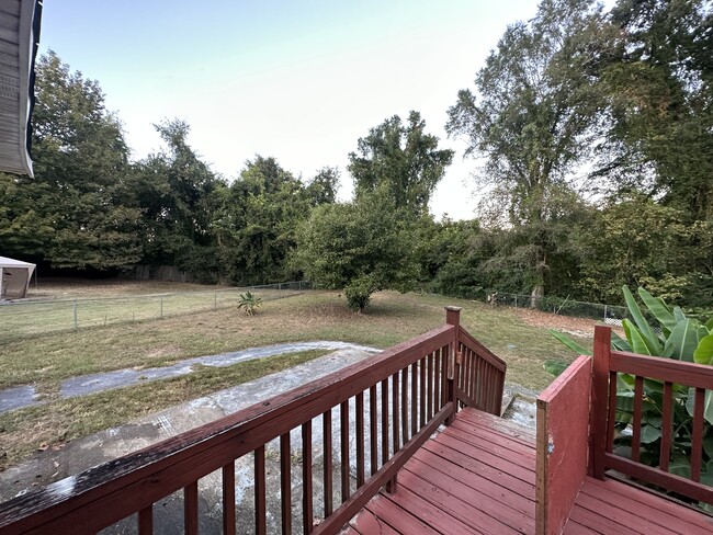 Building Photo - 735 E Henderson Dr