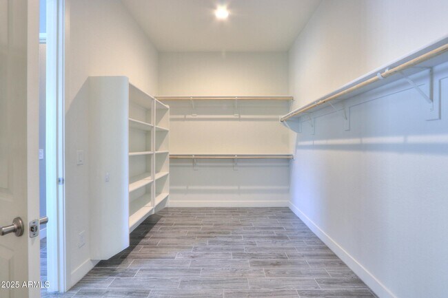 Building Photo - 4319 S Ellesmere St
