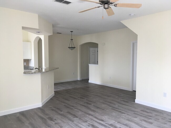 Building Photo - 12879 Madison Pointe Cir