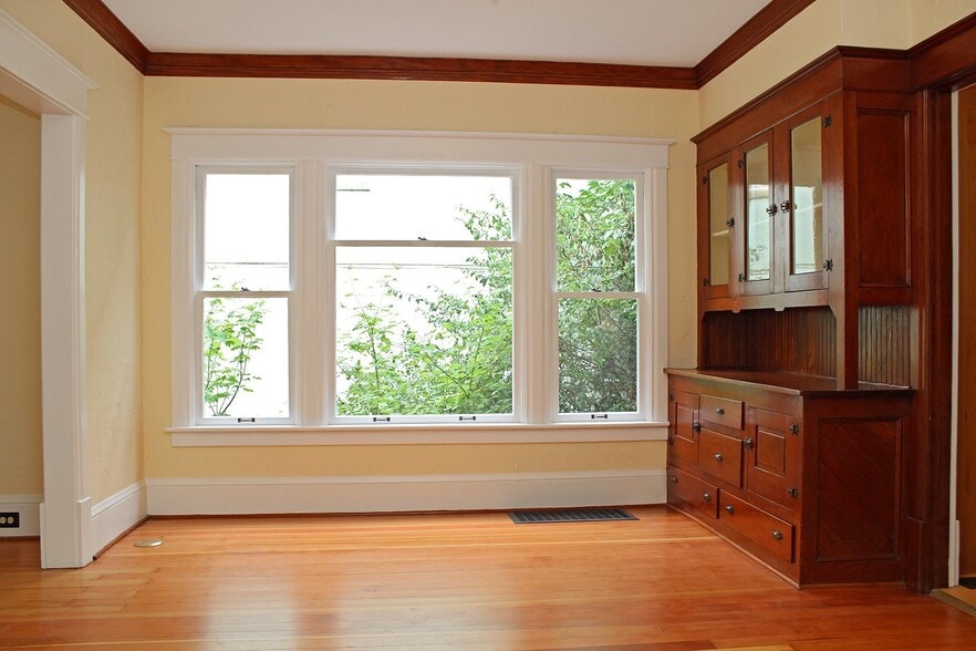 Building Photo - 4642 NE 28th Ave