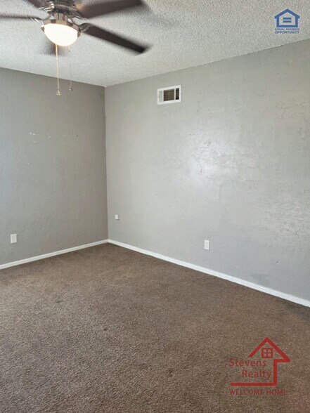 Building Photo - 2111 NW Lindy Ave