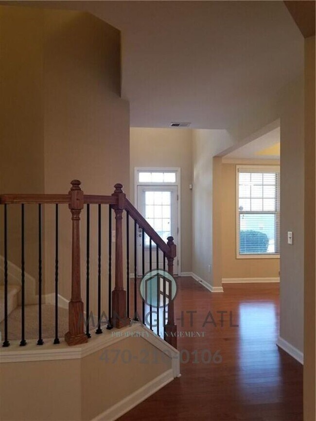 Building Photo - Beautiful 5BR/4BA Home in Just 5 Min from MALL OF GA