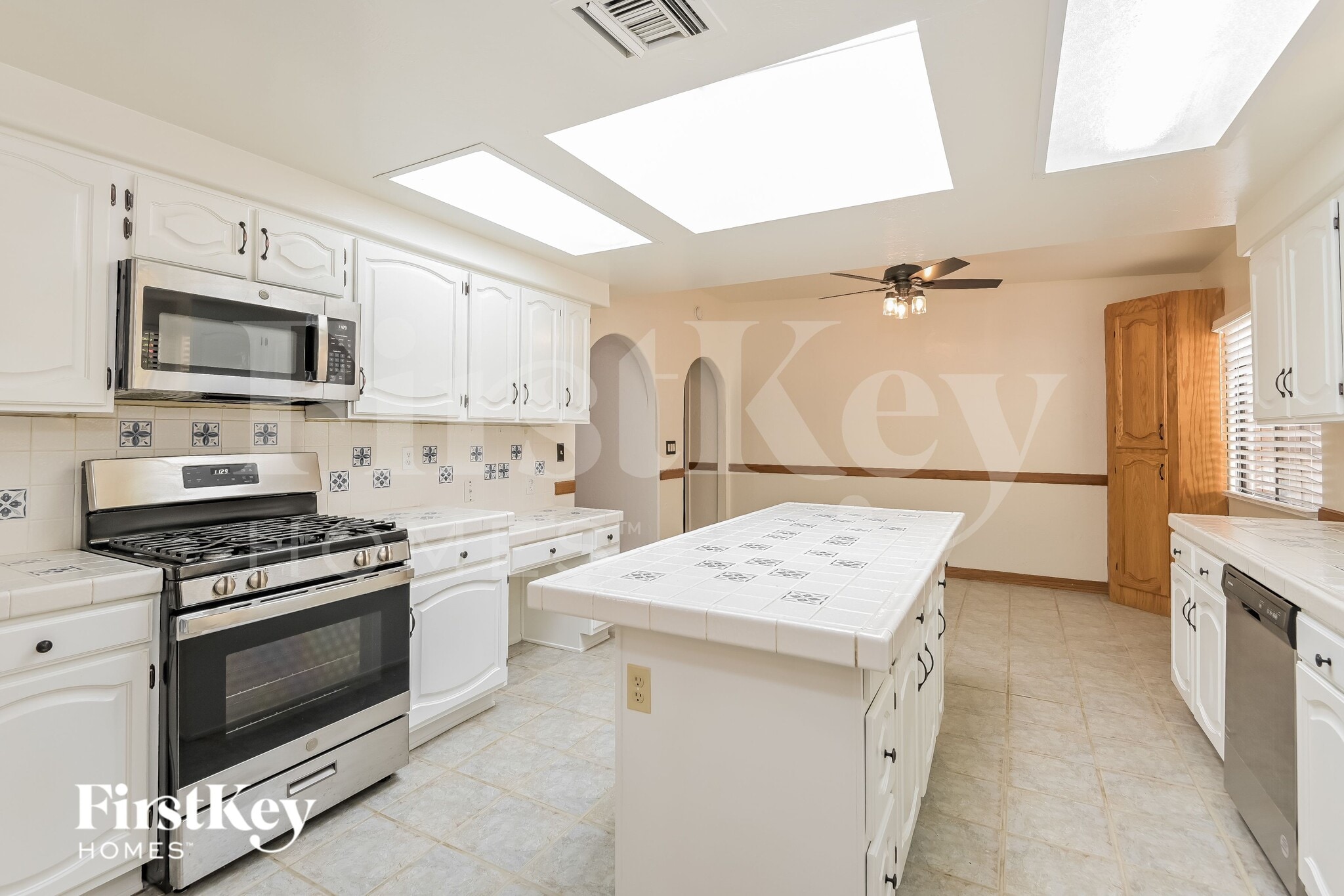 Building Photo - 12705 N Bandanna Way