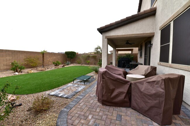 Building Photo - Gorgeous 3bed / 2.5bath home located in Tuscany!