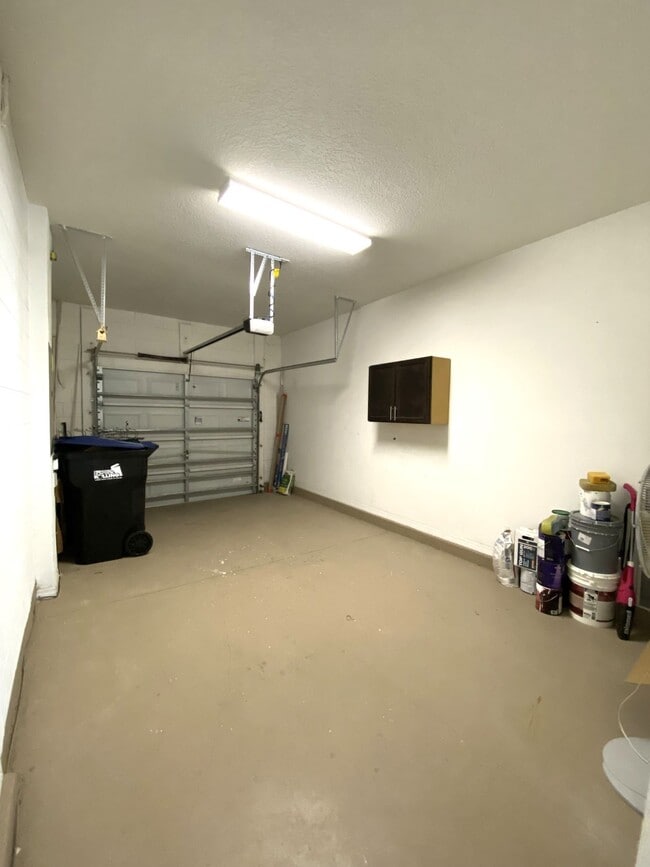 Building Photo - 3050 Rodrick Cir