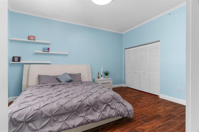 Building Photo - 70 Isle of Venice Dr