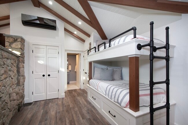 Building Photo - 19 Hobart Ln