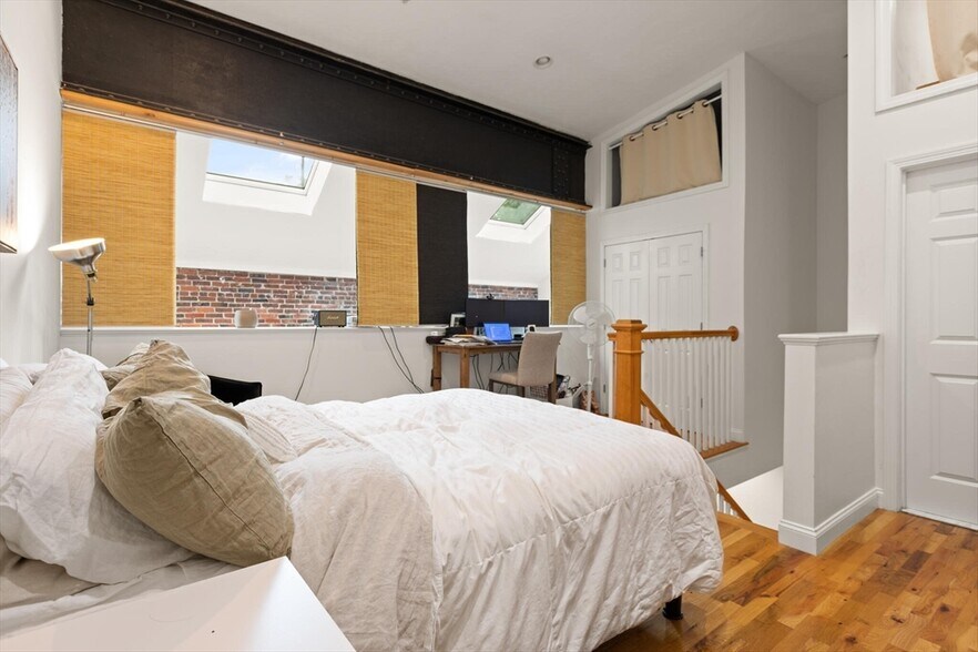 Building Photo - 340 Saratoga St