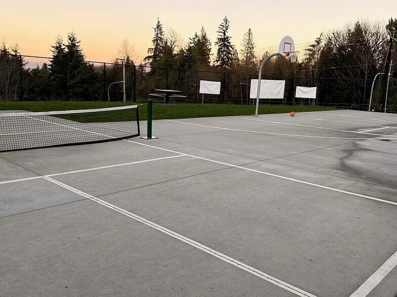 Pickleball & basketball courts - 14707 87th Ave SE