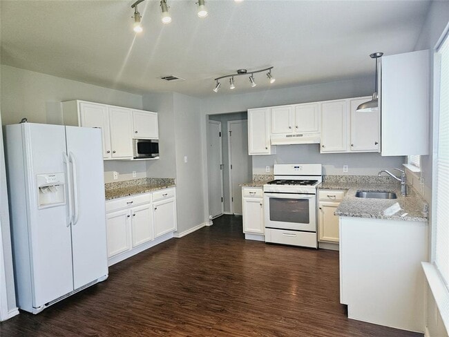 Building Photo - 650 Goldenrod St