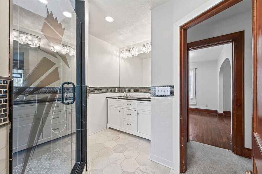 Building Photo - 421 Goodhue St