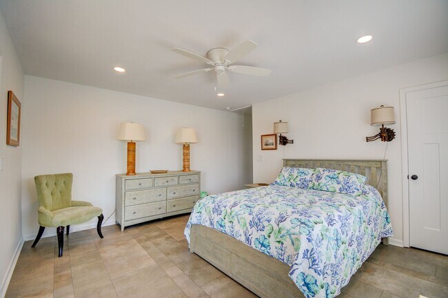 Building Photo - Seasonal Rental: Total Relaxation with Sou...